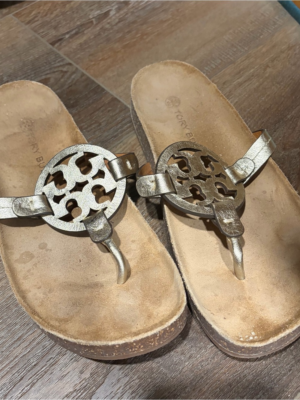 Tory Burch Metallic Gold Logo Thong Sandals - Metallic Gold